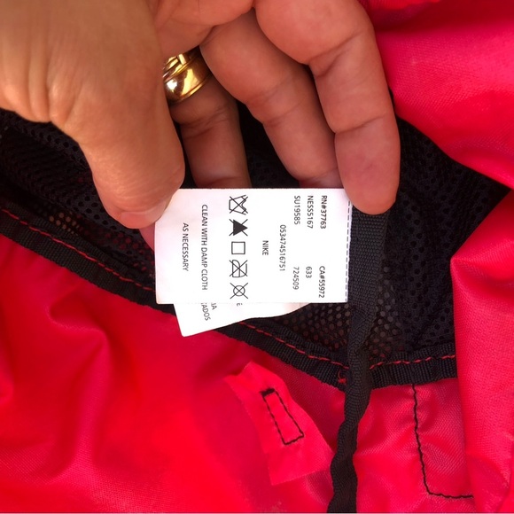 Nike Nylon Mesh Zipper Pocket Adjustable Straps Black Red Deck Bag With Logo - Picture 11 of 16